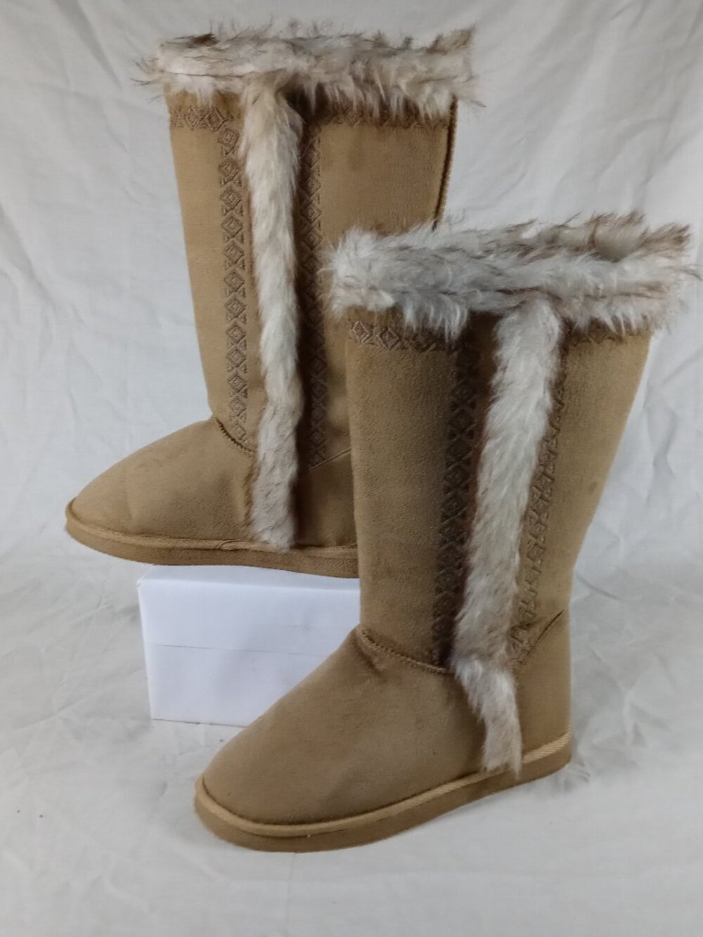 Women JustFab Size 7 Knee High Beige/ White Fur Winter Boots in Great Cond